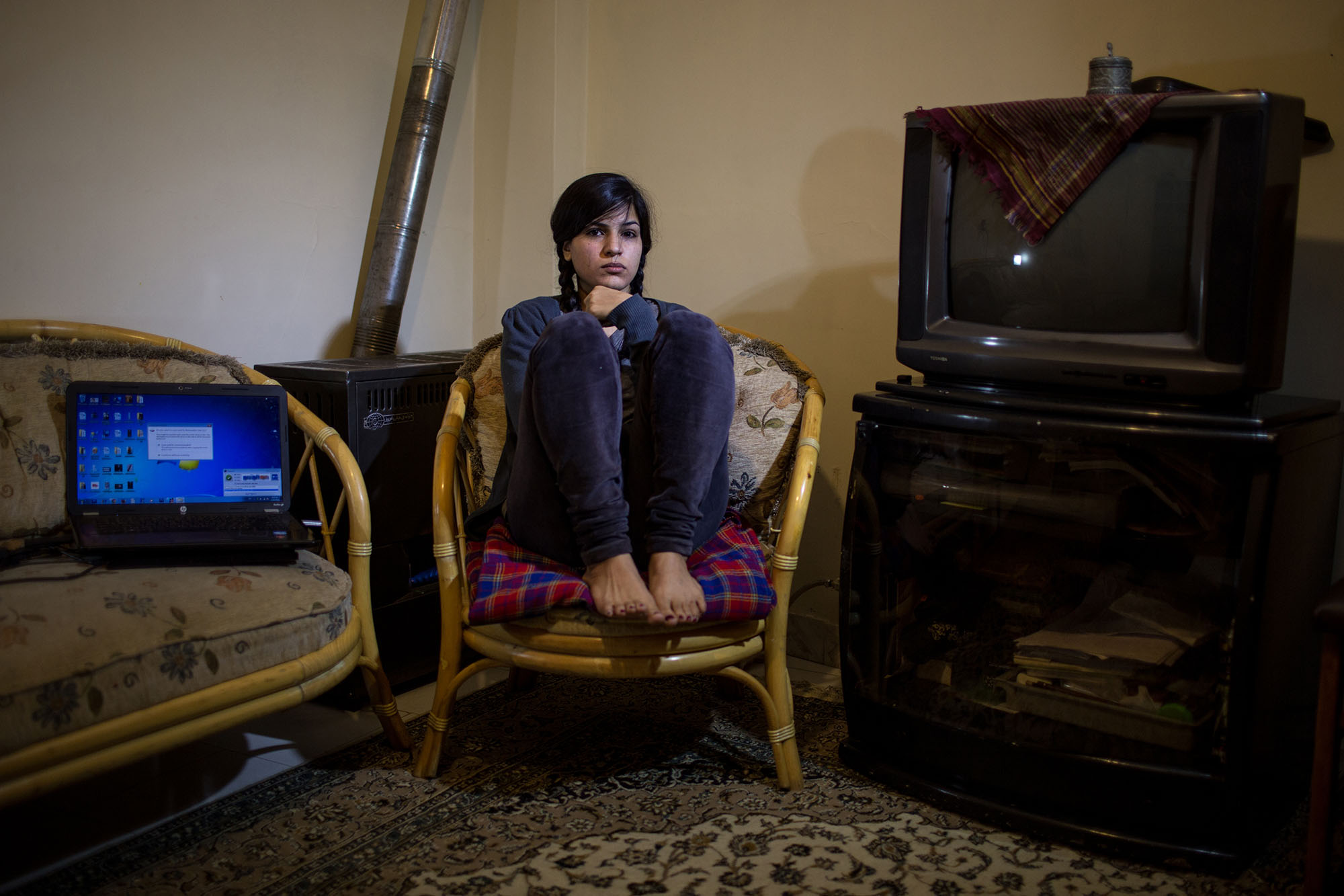 Life Alone, Iran, Tehran, Majid Farahani, Majid Farahani Photography, Narrative photography, artistic collaboration, documentary photography, narrative photography, storytelling photography, Visual narrative photography, Contemporary Iranian photography, Iranian photographer, Emotional Connection in Photography, Contemporary Iranian Photography, Visual Exploration of Personal Narratives, Storytelling through Portraits, Portrait Photography by Majid Farahani, Visual Storytelling in Photography, Narrative Photography Expert, Multidisciplinary Photography Artist, Storytelling through Portraits, Documentary Style Portraits, Visual Artist Focused on Human Stories, Lens-Based Art by Majid Farahani, Fusion of Fine Art and Documentary Photography, Visual Artist Exploring Human Narratives, Artistic Storytelling in Portraits, Personal and Shared Narratives, Documentary and Portrait Photography, Living Alone in Tehran, Tehran Young Adults, Iranian Youth Trends, Marriage Delay in Iran, Independent Young Women Iran, Living Alone in Tehran, Iranian Youth Independence, Iran Population Dynamics, Iranian Family Structures, Societal Shifts in Iran,